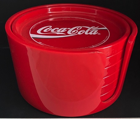 07122-1 € 7,50. coca cola onderzetters in houder 6 stuks onderzetters.jpeg